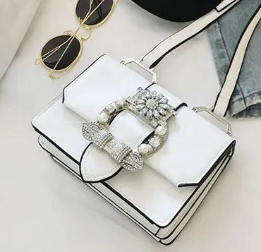 Miranda  Elegante Damenhandtasche mit Diamantschloss aus hochwertigem veganem Leder